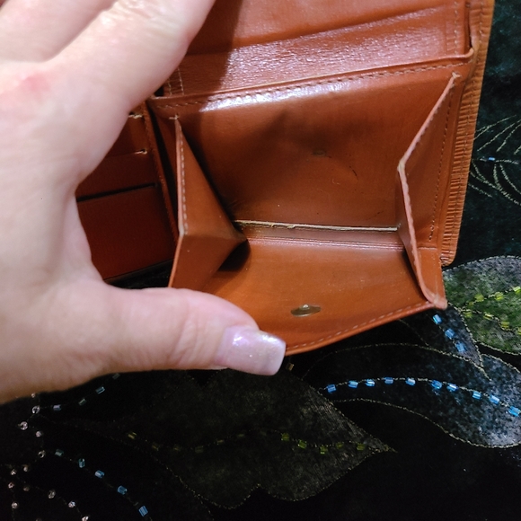 Louis Vuitton EPI Wallet - Picture 9 of 14